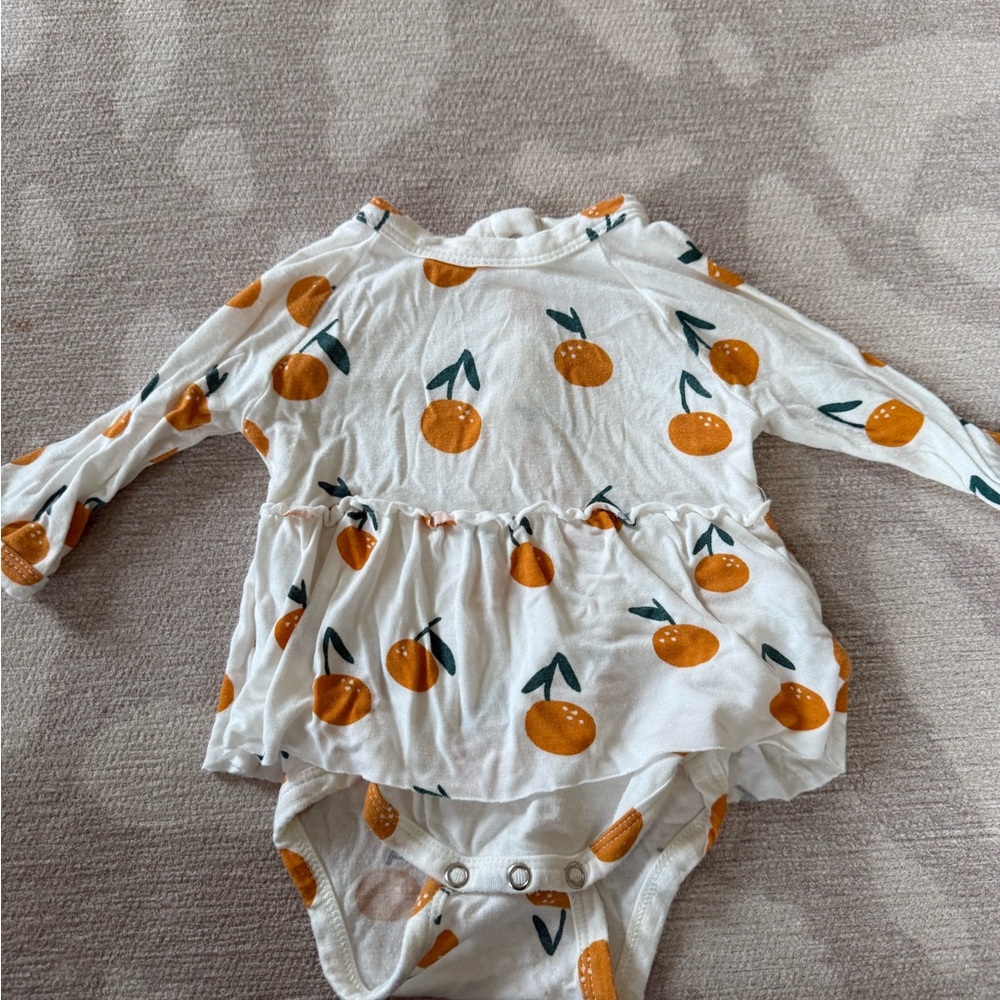 Spearmint Love Orange Print Baby Romper 0-3 months